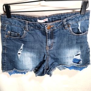 Bongo Jean shorts size 7 with lace knit beneath denim. Super cute! Heart ❤️ 💙